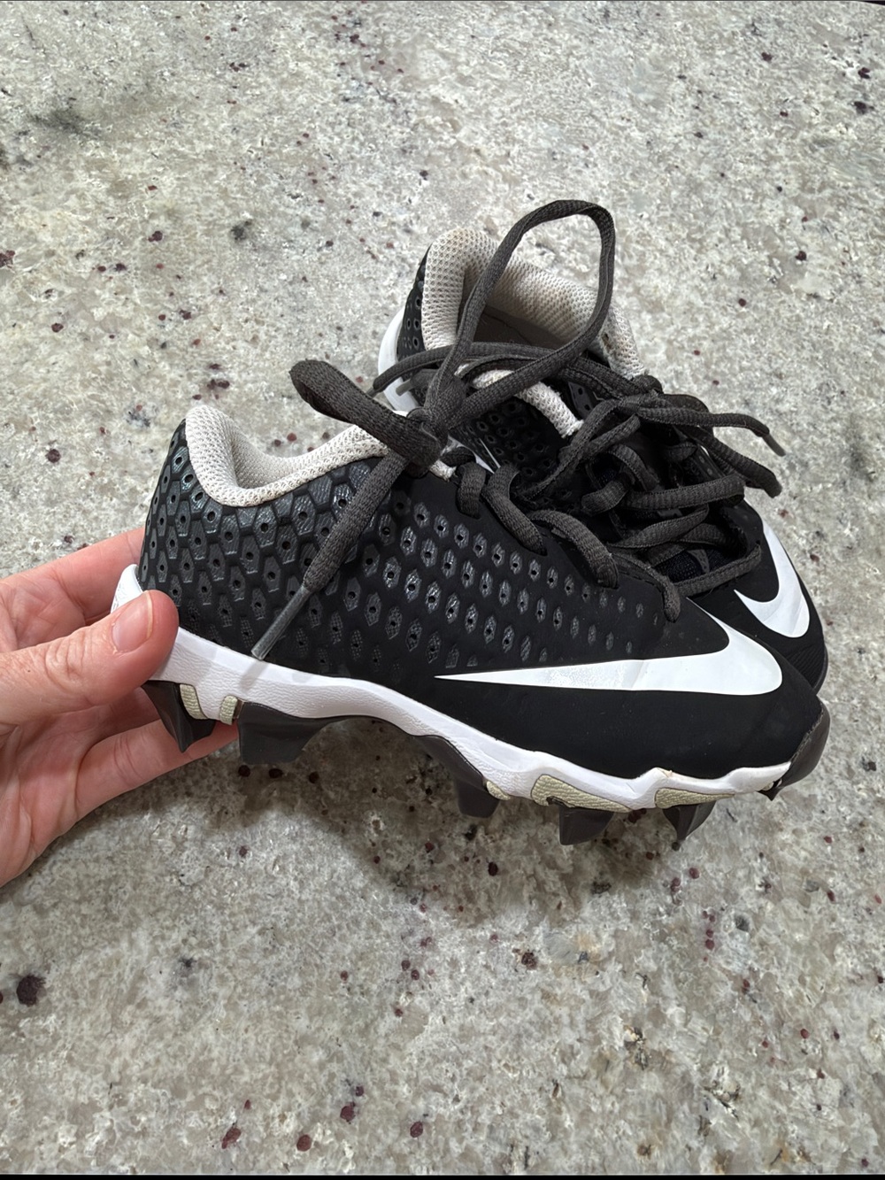 Nike Kids Black White Cleats with Swoosh Detail Size 10C Unisex Kids Baseball